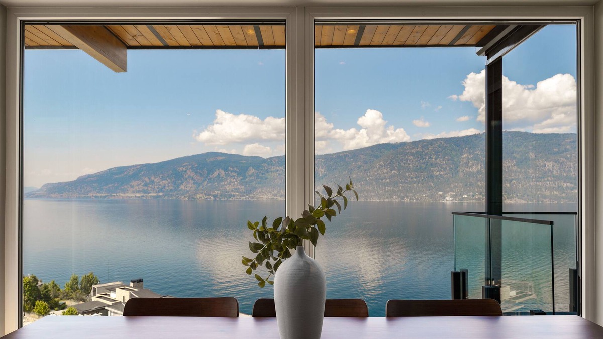 Central Okanagan House | Captivating Lake Views Limited Edition Elite Luxury Lakestone Waterside Home | Arcadia