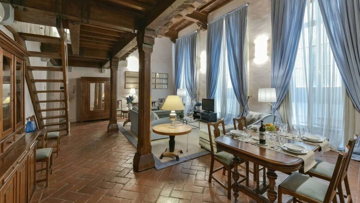 Santo Spirito Apartment | Caravaggio frescoed big loft in Oltrarno