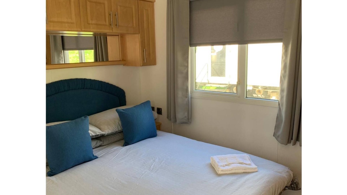 St Leonards-On-Sea Cabin | Caravan Holiday Park - Sleeps 8 & Free Parking