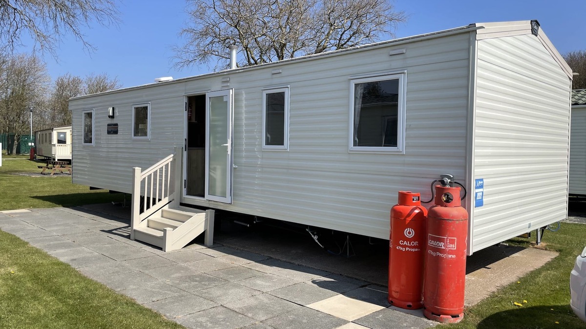 Flookburgh Cabin | Caravan - Sleeps up to 8 & Free parking
