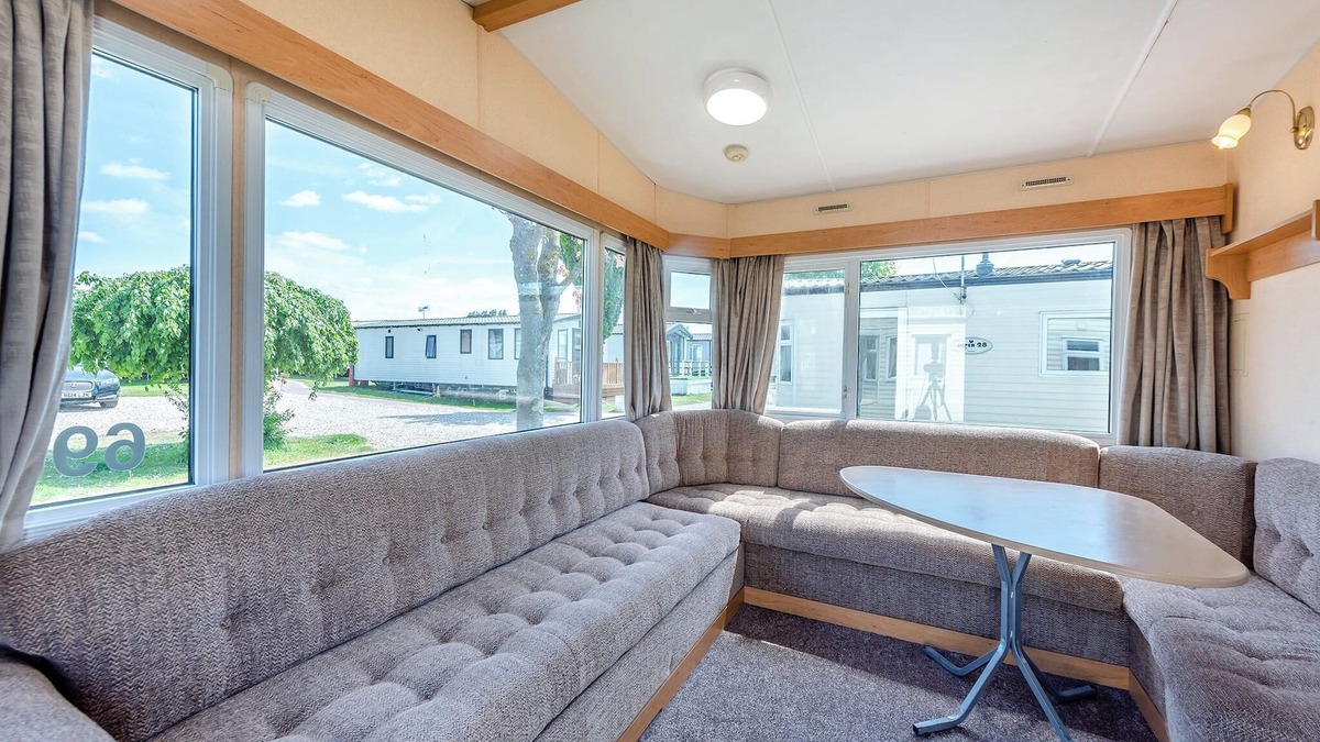 Bognor Regis House | Caravan with one double and one twin.