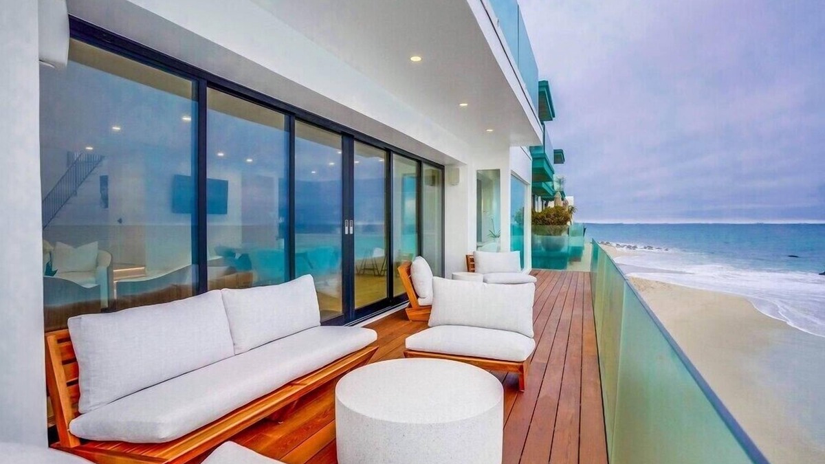 Eastern Malibu House | CARBON BEACH, MALIBU, CA Billionaire's Beach, Dry Beach