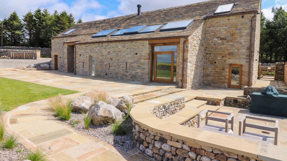 Skipton Cottage | CARDEN LAITHE BARN, pet friendly, luxury holiday cottage in Cracoe