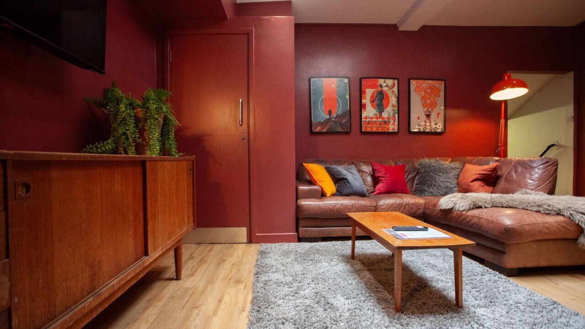 Butetown House | Cardiff Bay Work Week Retreat | Contractor Accommodation | 4-12 Professionals