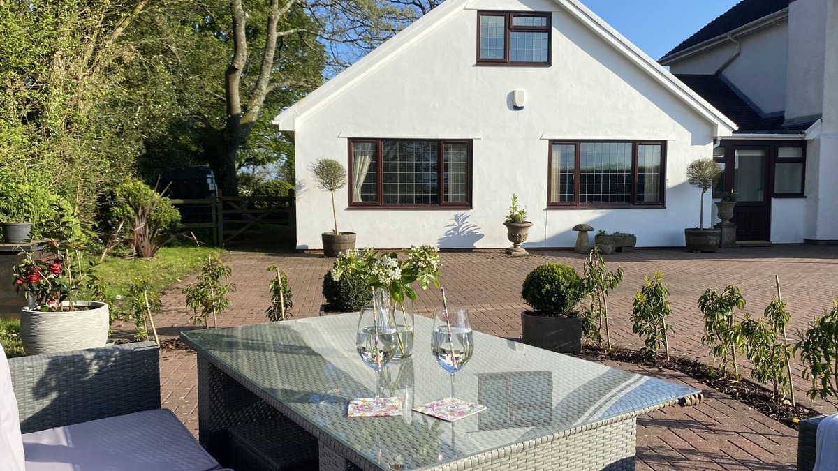Cardiff Cottage | Cardiff/Vale of Glam. Beautifully appointed modern property in cottage style