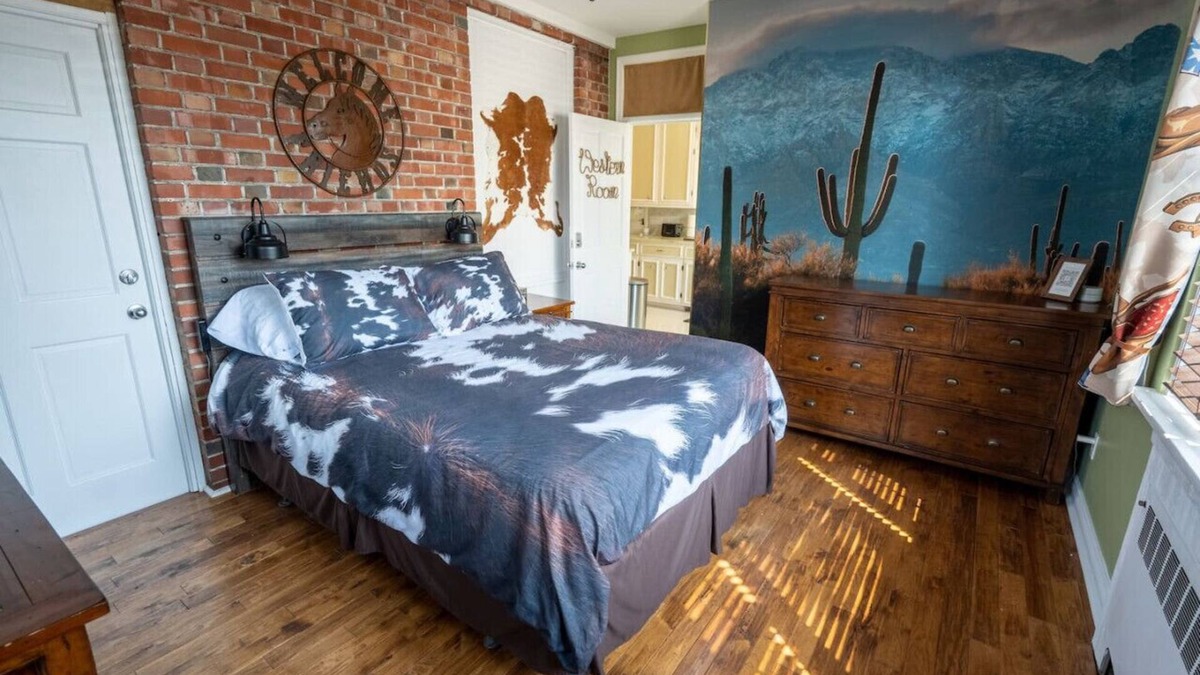 Cornwall Bed & Breakfast | Cardinal Inn ~ Western Room