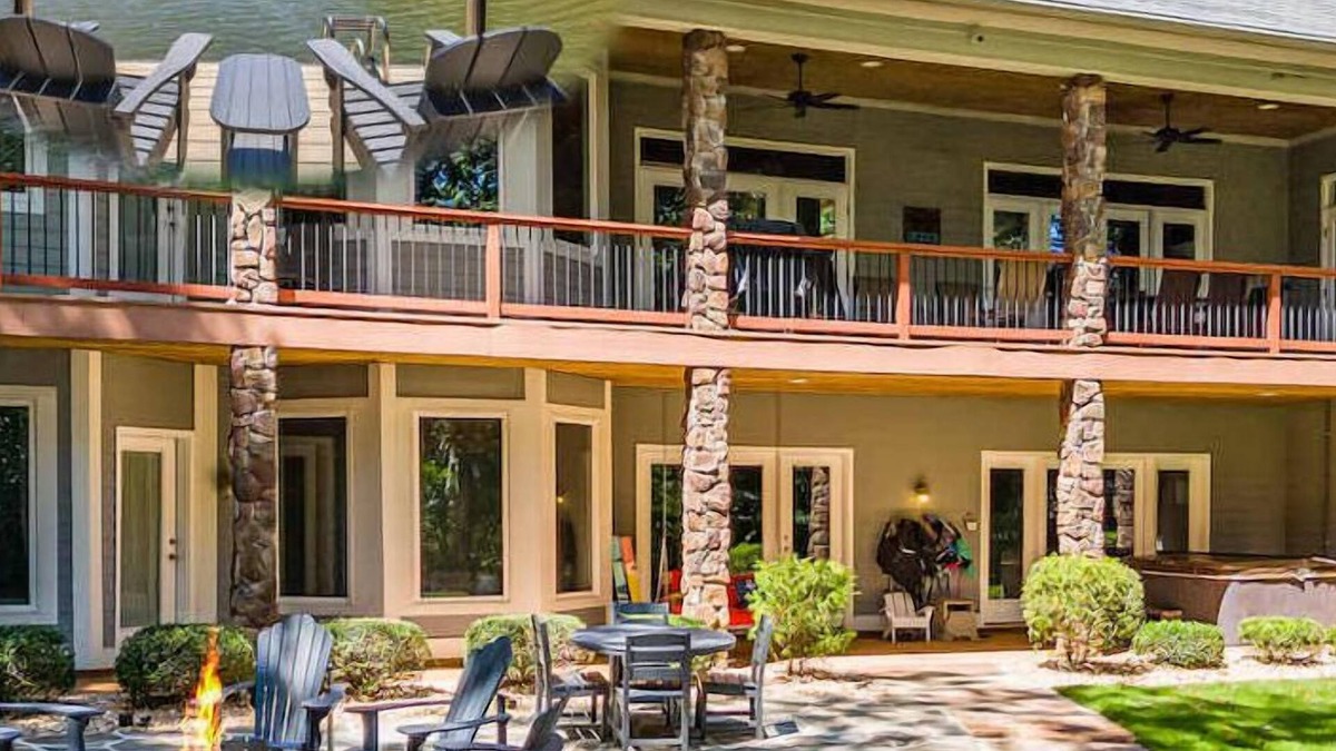 Martin House | Cardinal Rose Lake House w/Hot Tub & Dock!