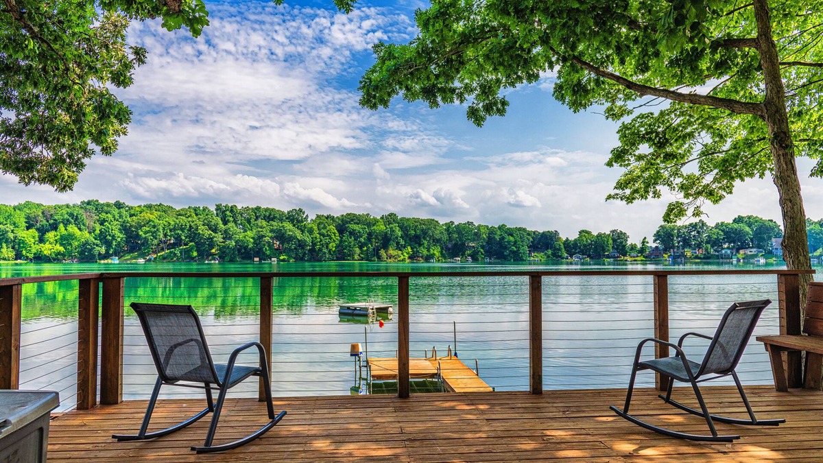 Three Rivers Cottage | Carefree Lakefront Cottage/11 mins to skiing