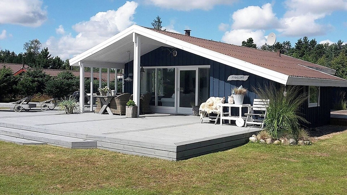 Jerup House | Carefully furnished holiday home on spacious grounds, good facilities