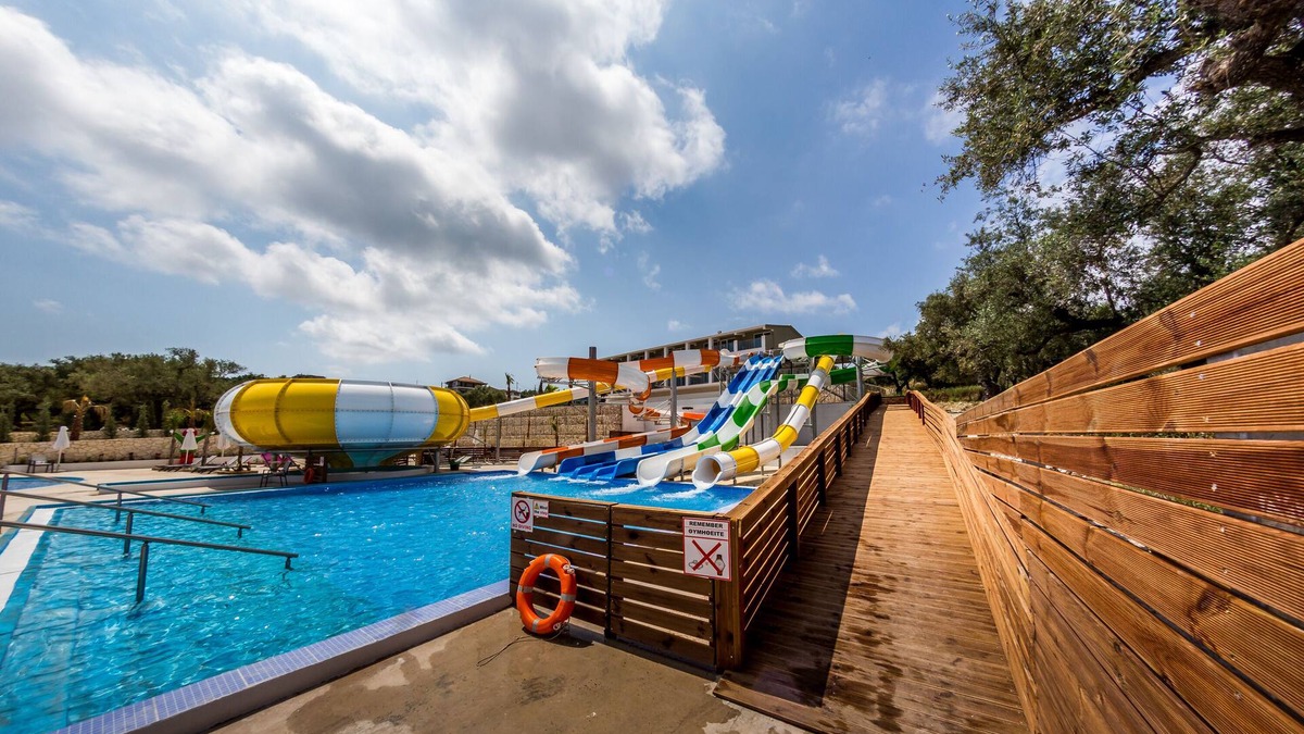 Neromilos Hotel | Caretta Paradise Resort & Waterpark