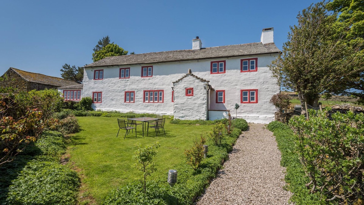 Penrith Other | Carhullan - Dog-friendly farmhouse with a hot tub & superb views