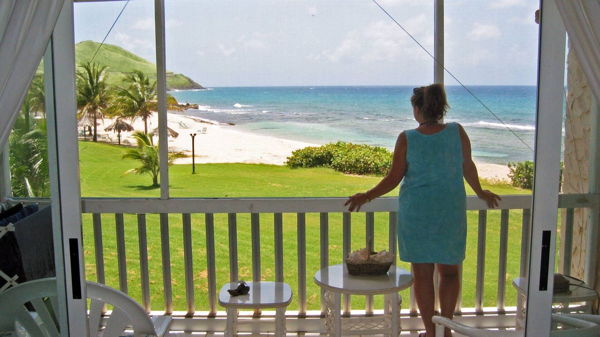Estate Salt River Condo | Caribbean Breeze - Beachfront Condo at the Spectacular Gentle Winds Resort