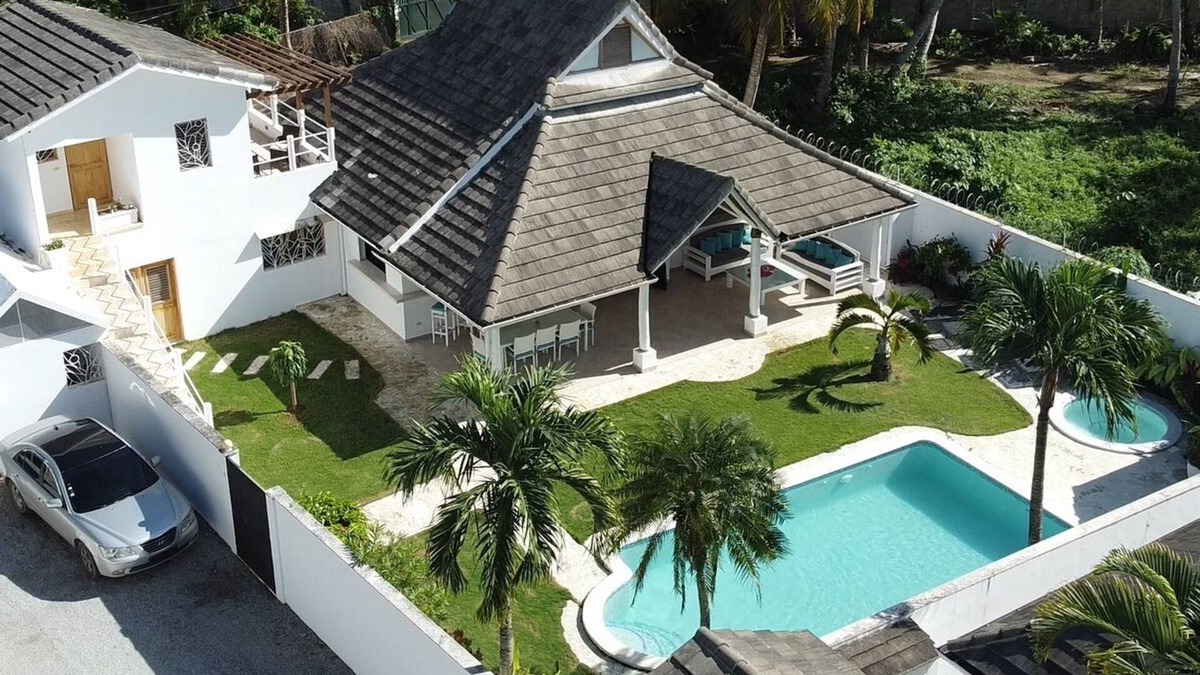 La Iglesia Villa | Caribbean Villa Florenzo few steps from the beach