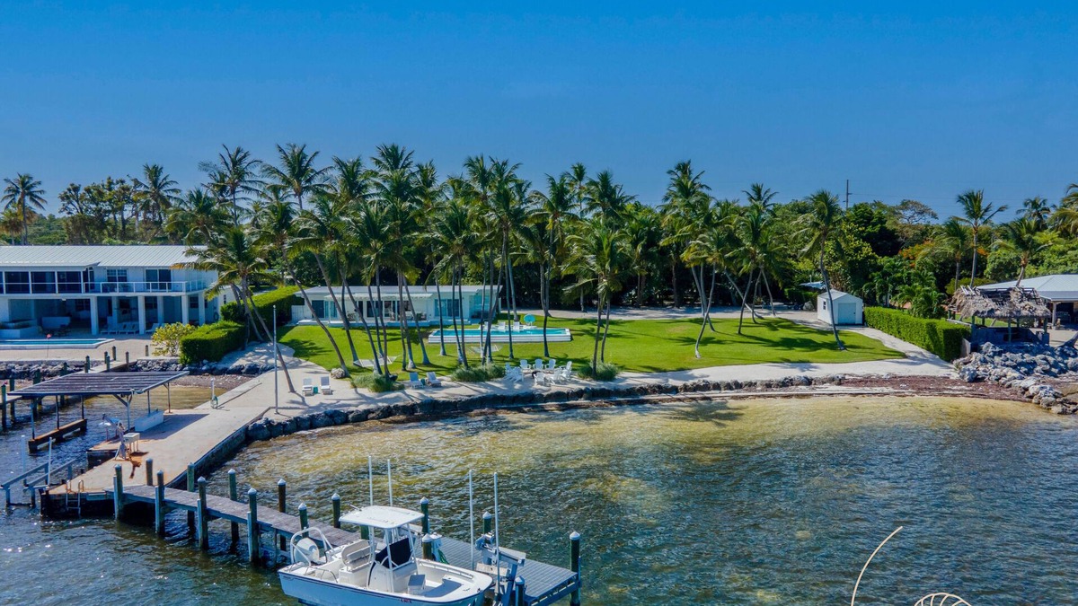 Islamorada House | Caribee Beach House ~ Private Islamorada Beach Estate W/Heated Pool & Dockage