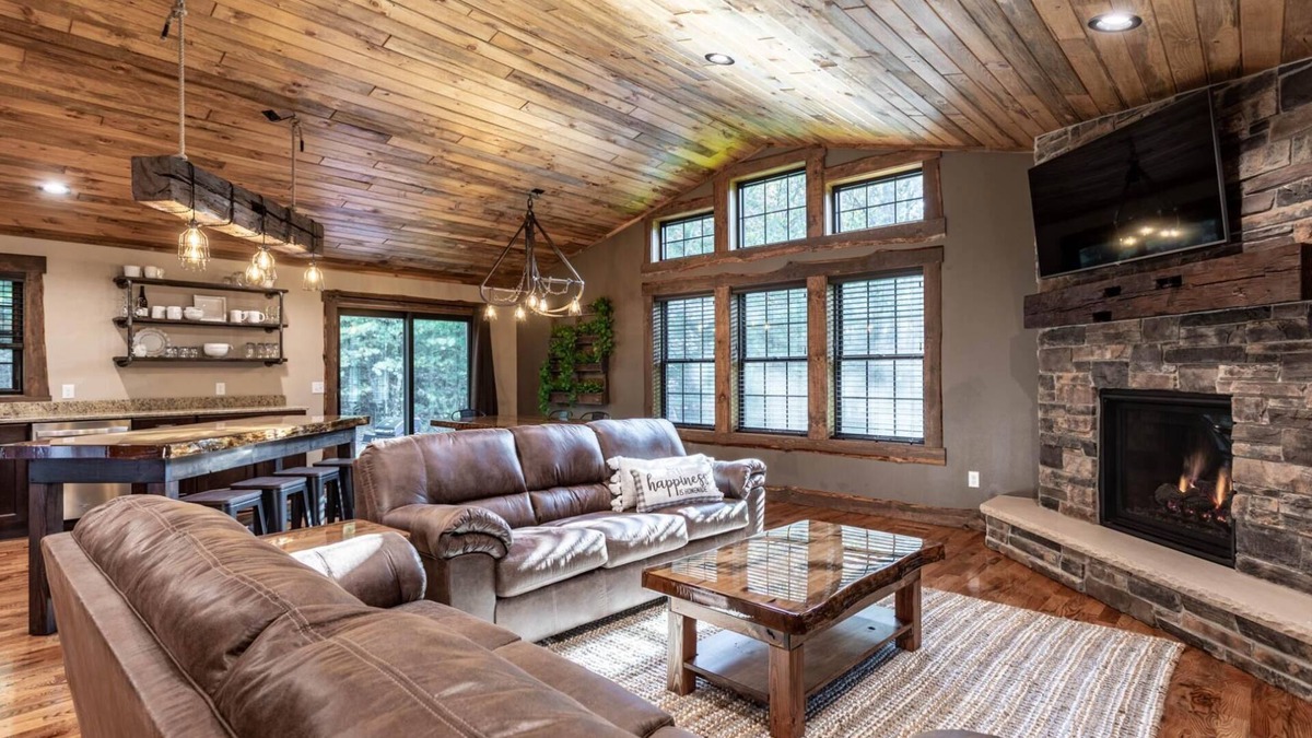 Wisconsin Dells House | Caribou Crossing 5 bed cabin 10 min from Dells