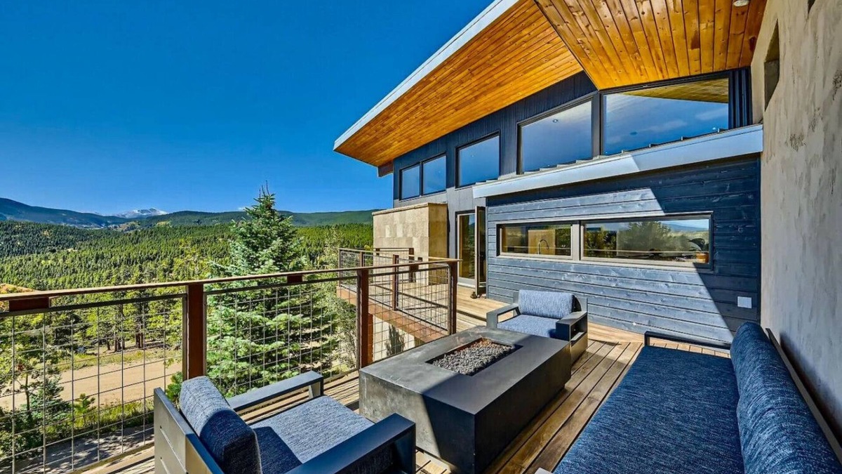 Nederland House | Caribou Ridge with Hot Tub! Pet Friendly + James Peak Views -Sleeps 10