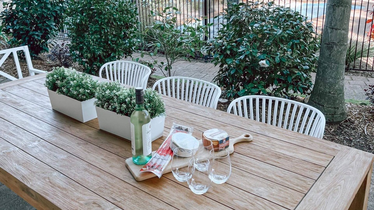 Nelson Bay Apartment | Carindale, 10,19 Dowling St - Ground floor, pool, tennis court, Wi-Fi, Foxtel, linen, bed making