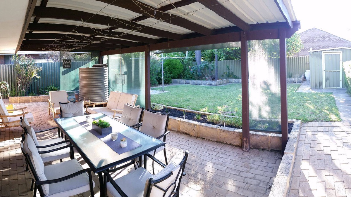 Carine House | Carine - pleasant parkview retreat. Handy location and pet friendly.