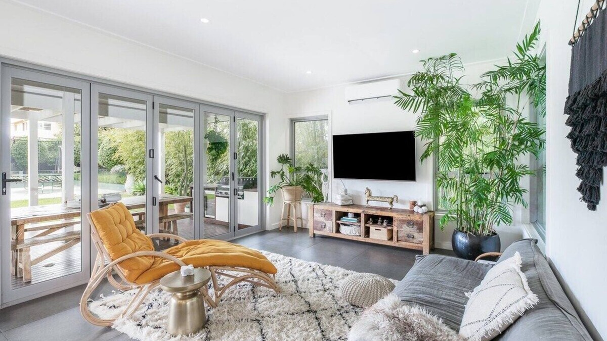 Caringbah South House | Caringbah South Family Home - 5 Beds + Pool & Pets