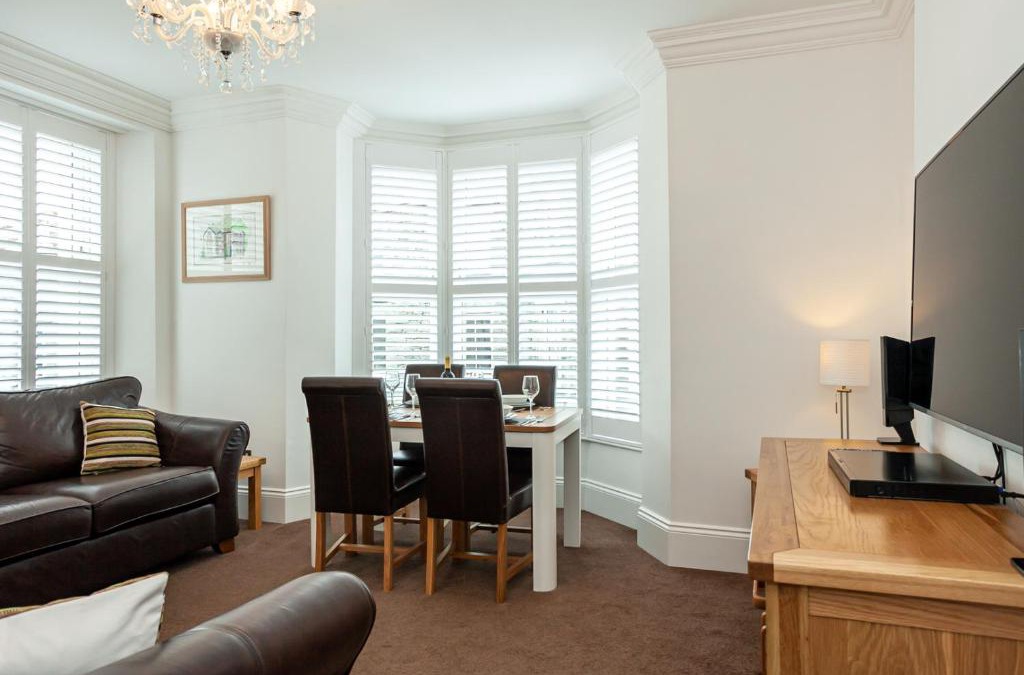 Keswick Apartment | Carlton 2 a large modern Keswick appt with parking