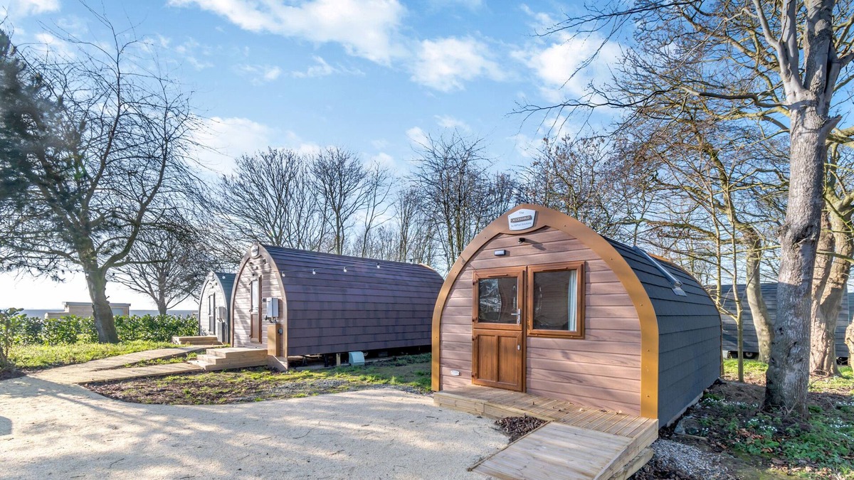 Mappleton Cottage | CARLTON MANOR POD 6, family friendly, with a garden in Aldbrough