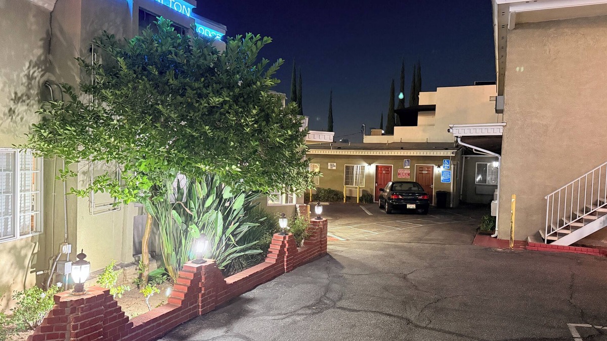 Studio City Hotel | Carlton Motor lodge
