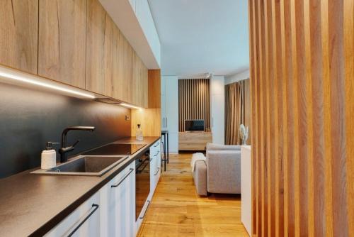 Prague 5 Apartment | Carme Apartment with Parking