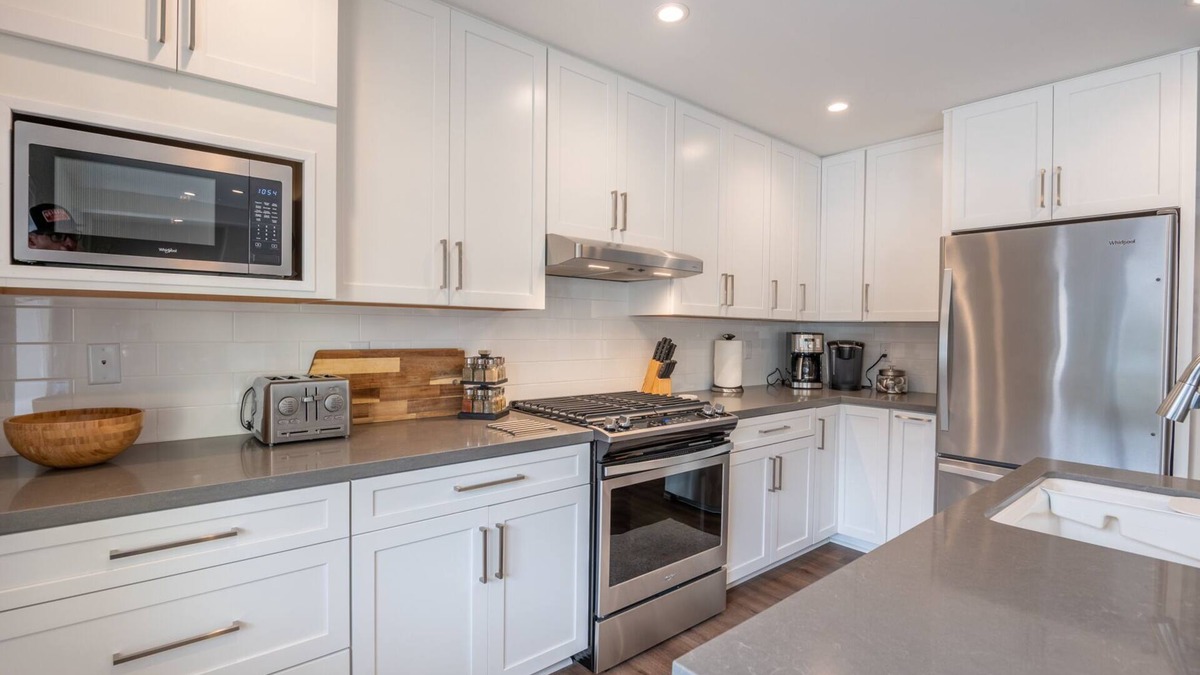 Golden Rectangle Apartment | Carmel-By-The-Sea Two King Bedroom en-suite Bath Rental in Town