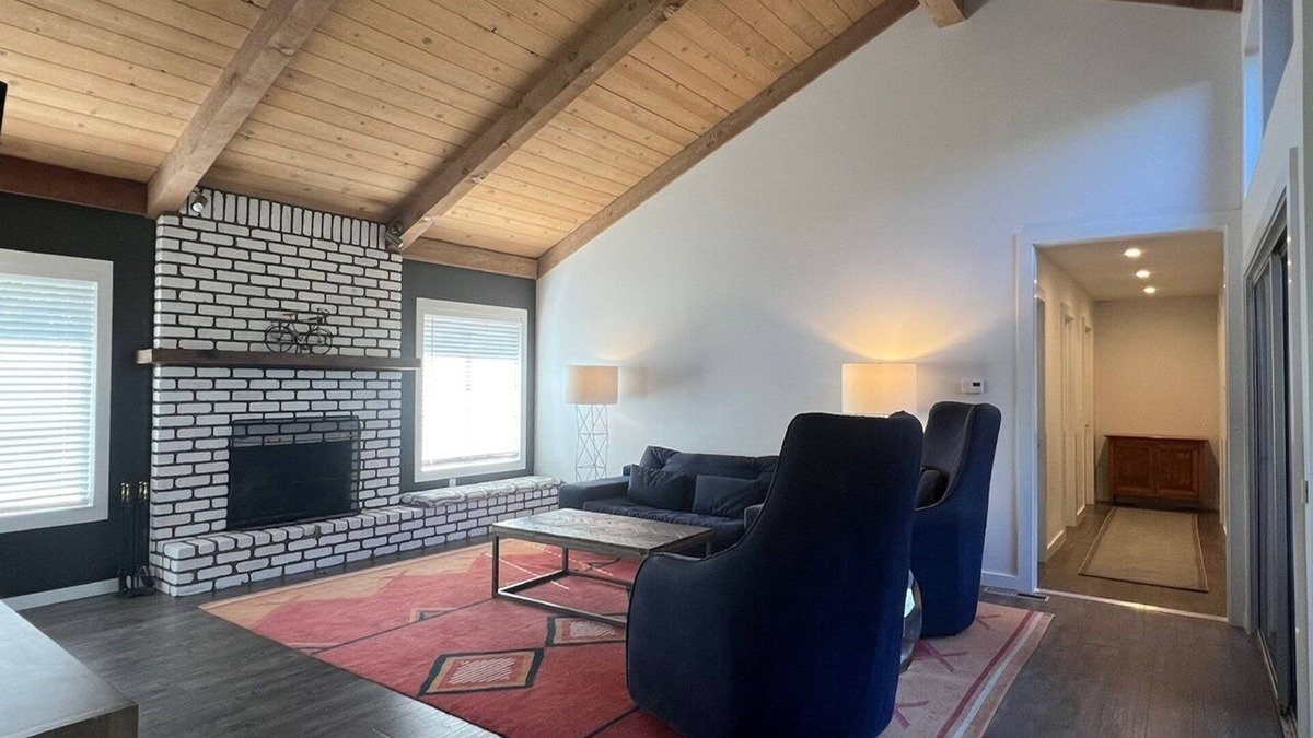 Carmel Valley Hotel | Carmel Valley Village House