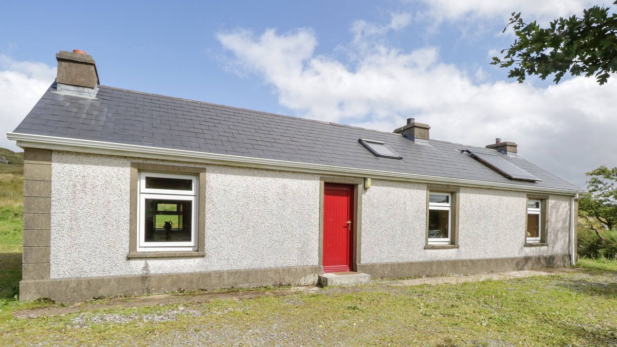 Glenties Cottage | CARNAWEEN VIEW, pet friendly in Glenties, County Donegal