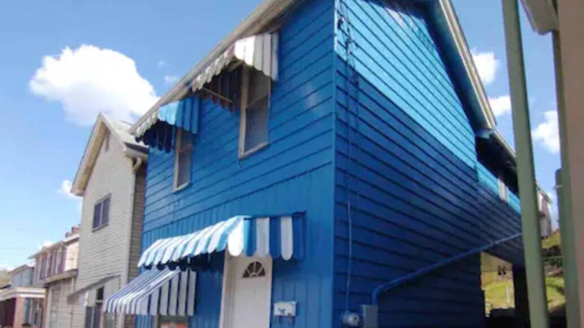 Carnegie House | Carnegie home- close to shops and highway