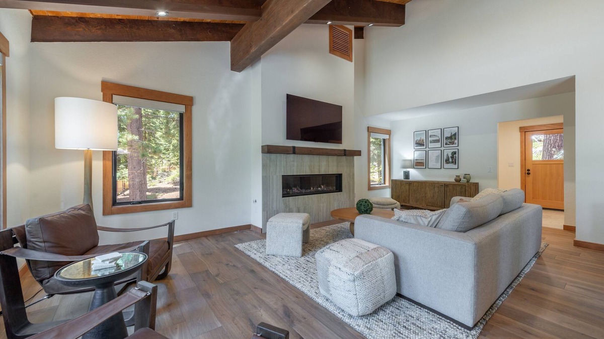 Cedar Flat Cabin | Carnelian Crest, modern 3BR cabin with hot tub - perfect Couples Retreat!
