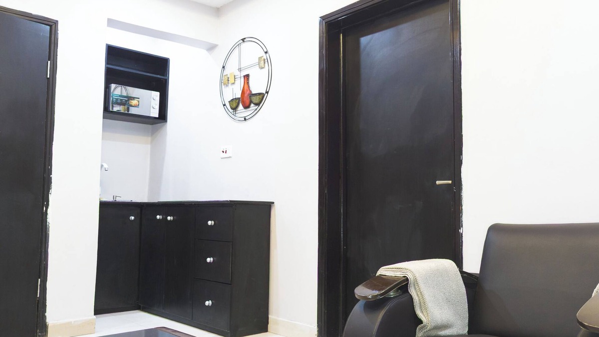 Yaba Apartment | Carnelian Twin suites- Charming 1-bedroom apartment in delightful Lagos with AC