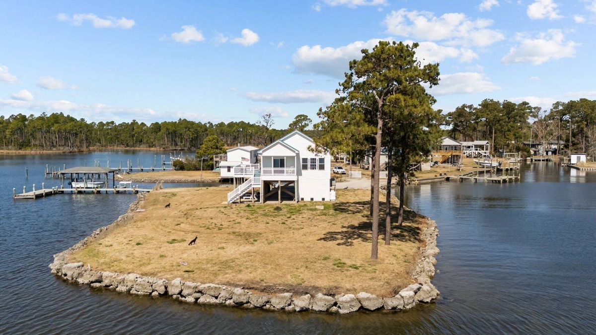 Merritt House | Carolina Breeze Fishing Hole - Your Perfect Getaway!
