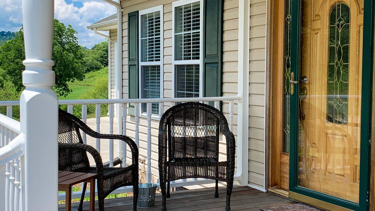 Grassy Creek Cottage | Carolina Pines- Mountain Home w/ Firepit, WiFi and Gas Logs