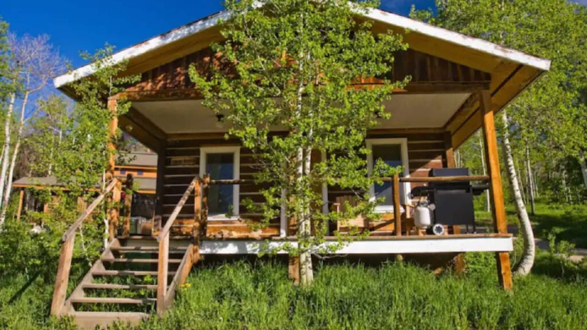 Clark Cabin | Caron House - A Well-Equipped Square Log Cabin!
