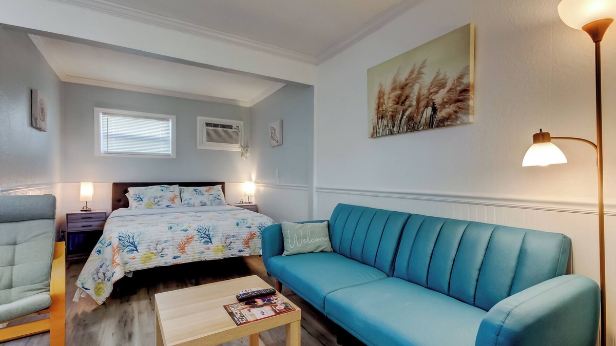 Sunset Reef Hotel | CAROUSEL SUITES STUDIO #1 VACATION JUST STEPS FROM THE BEACH - NEWLY RENOVATED