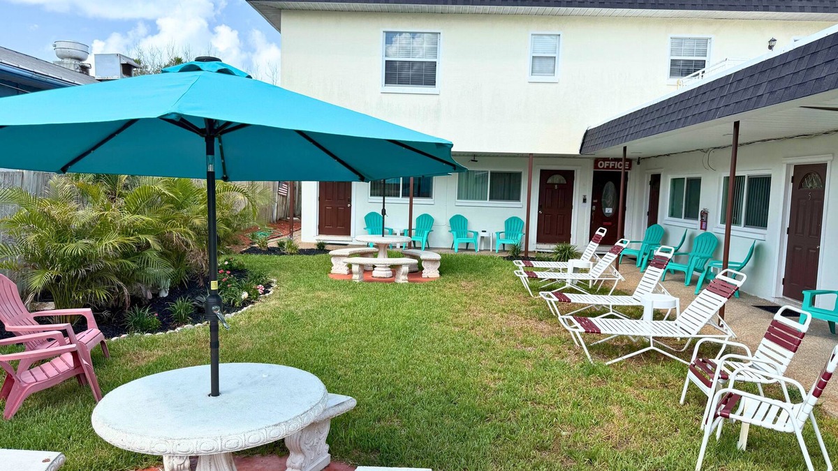 Sunset Reef Hotel | 🍹Carousel Suites #4 – Your Beachside Escape in Redington Shores! 🏖️