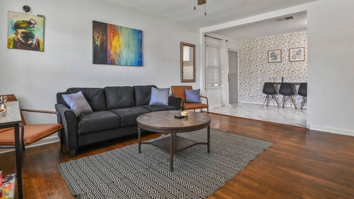 Denison House | Carport-Full Kitchen-Large Backyard