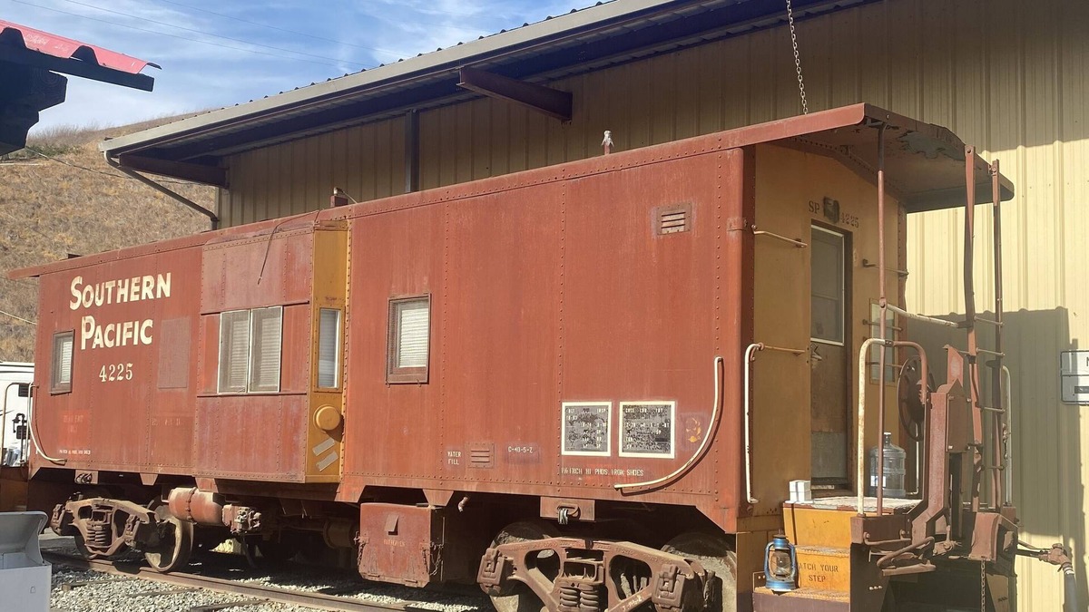 Martinez House | Carquinez straight Caboose train bungalow 1920’s historic stay