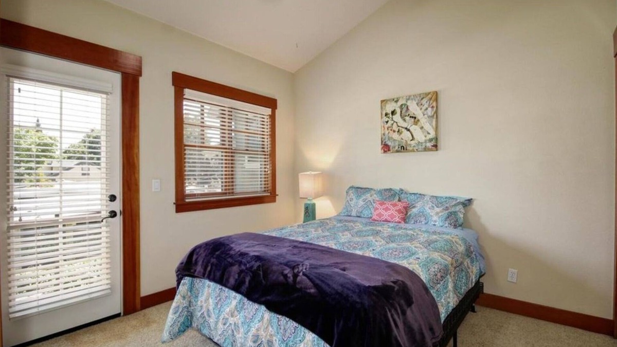 Davis House | Carriage House in Downtown Davis