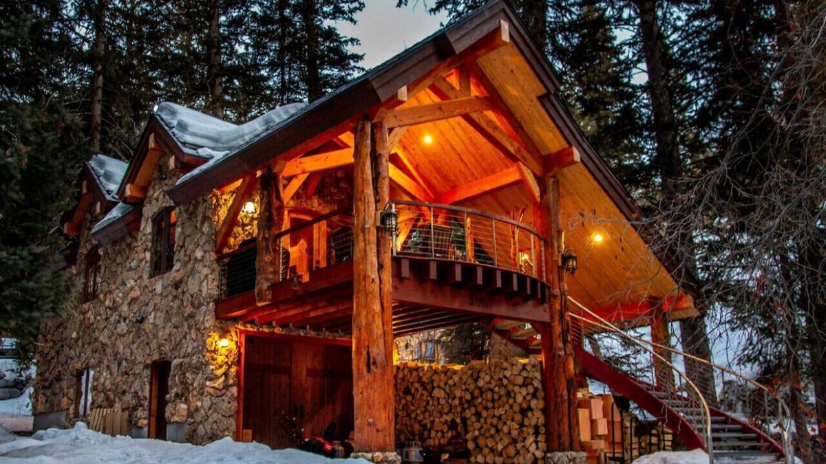 Sundance Cabin | Carriage House on the Stream Hot Tub Walk to Sundance Mountain Cabins Utah