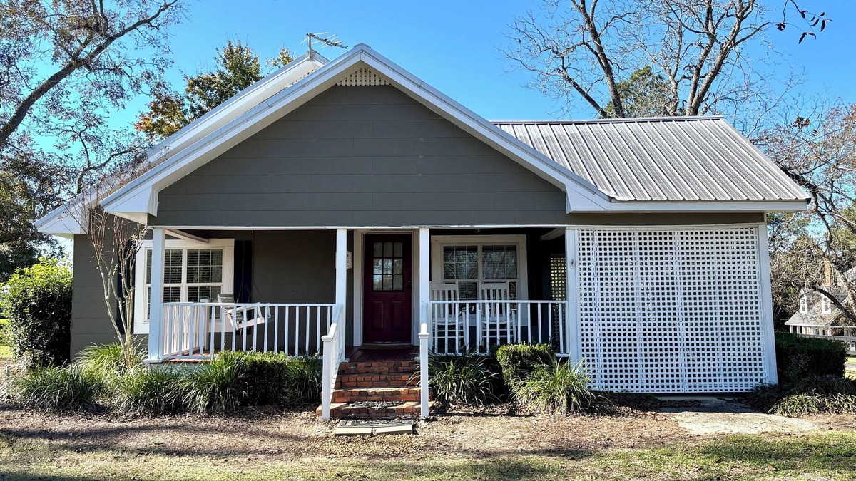 Hartsfield Cottage | Carriage House Sleeps 9