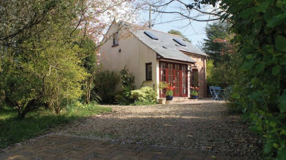 Brighstone Cottage | Carriers Stable - Country cottage, Great ferry discounts.