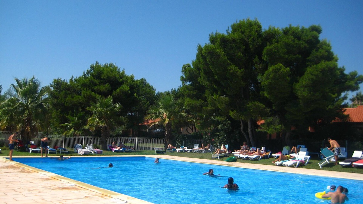 Martigues Apartment | CARRO T3 Residence * 300 m from the beach (garden + pool)