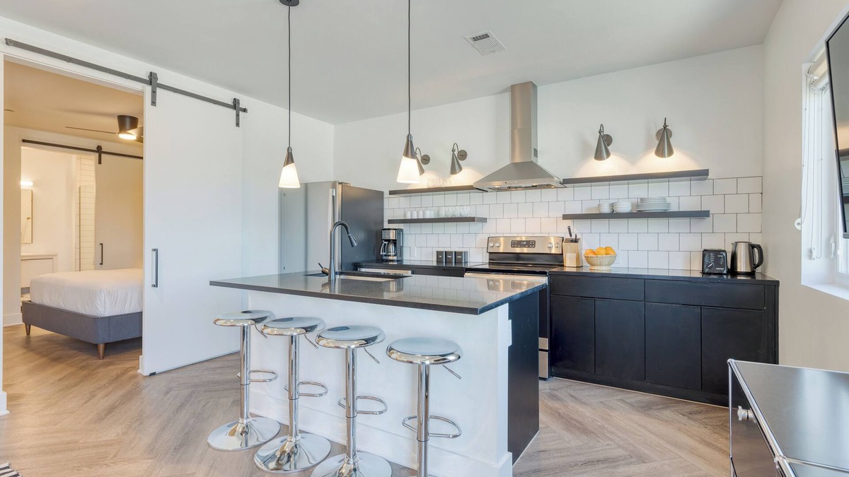Historic Edgefield Apartment | Carter #204 by AvantStay | 1BR + Balcony