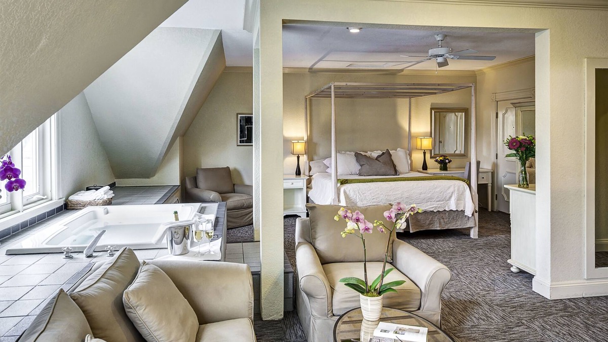 Downtown Hotel | Carter House Inns