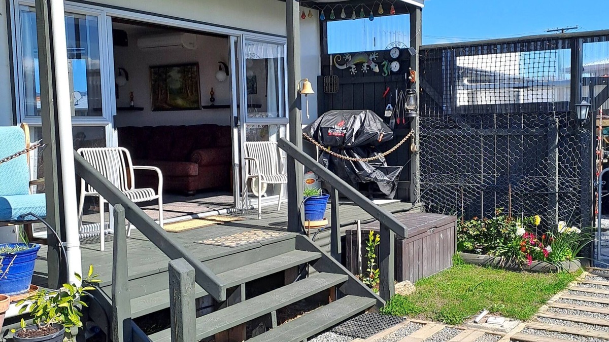Blenheim House | Carter's Cottage - Blenheim Holiday Home