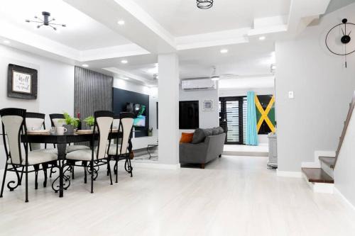 New Kingston Villa | Carter's Nest Villa - New Kingston - FIWI
