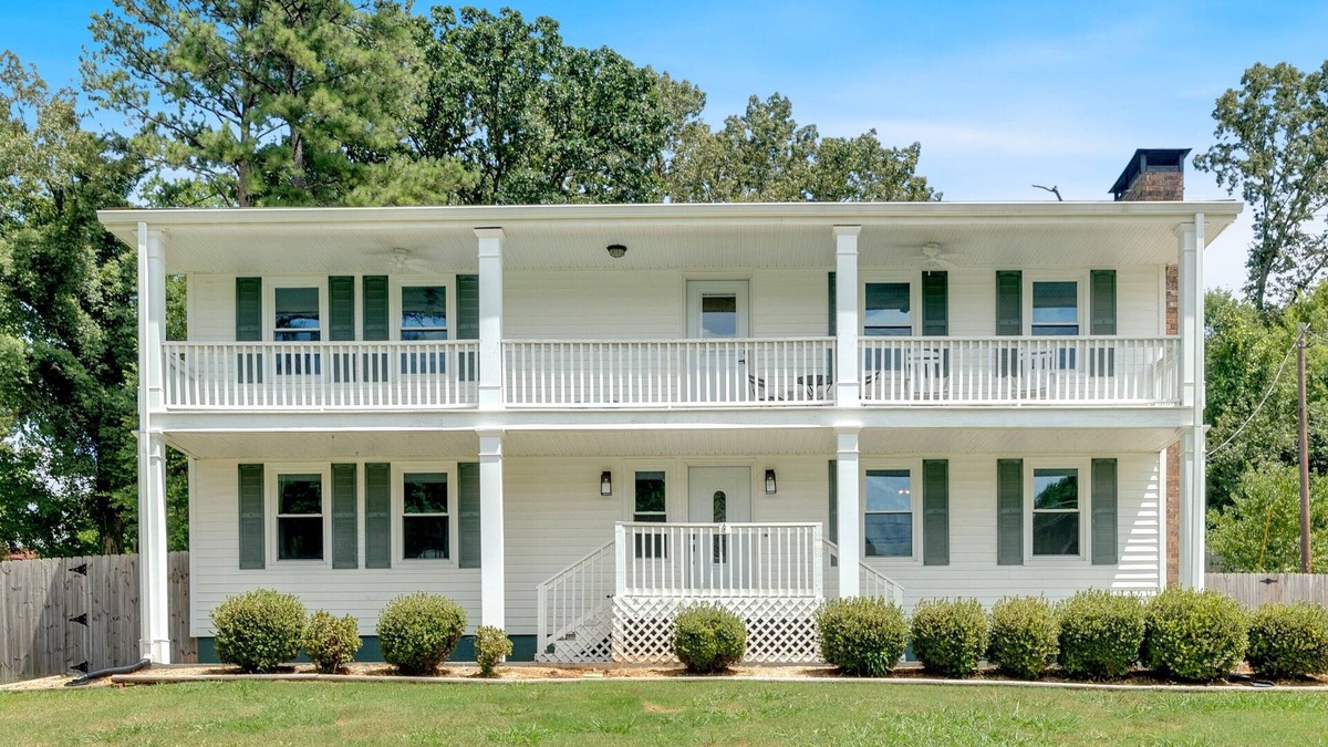 Cartersville House | Cartersville Colonial Family-Friendly Retreat with Spacious Yardn